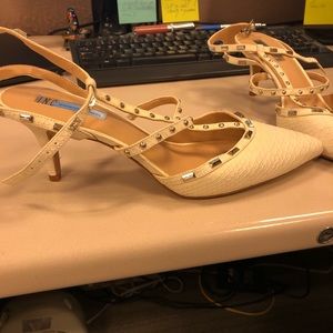 I NC Studded pumps